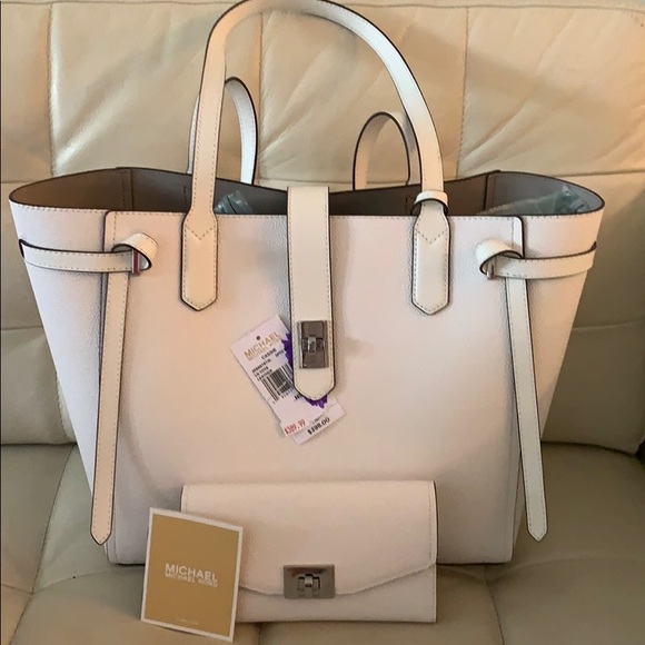 MICHAEL Michael Kors Cassie Leather Tote & Wallet - Picture 7 of 7